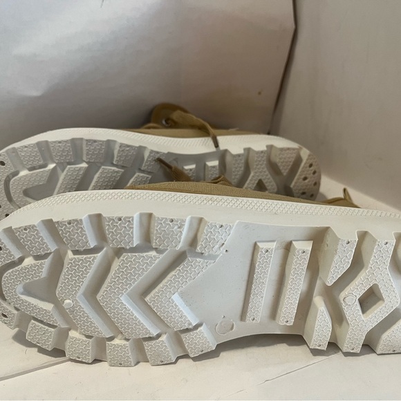 Tommy Bahama Beige Canvas High-Tops - Picture 5 of 8